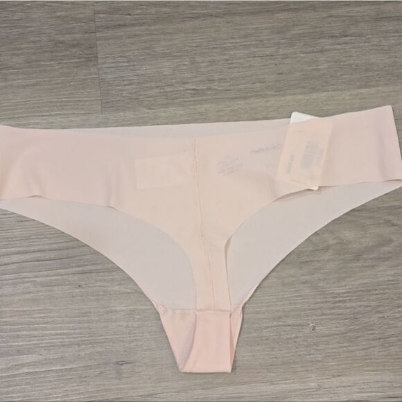 Calvin Klein Invisible Thong- Nymphs Thigh - Picture 8 of 8